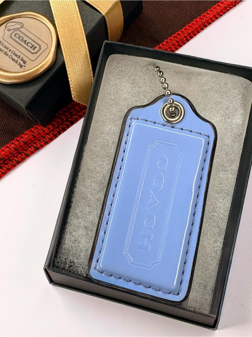 𝑅𝑎𝑟𝑒 Y2K 𝑉𝑖𝑛𝑡𝑎𝑔𝑒 Coach 2.5” Periwinkle Blue Patent Leather HangTag Bag Charm Fob